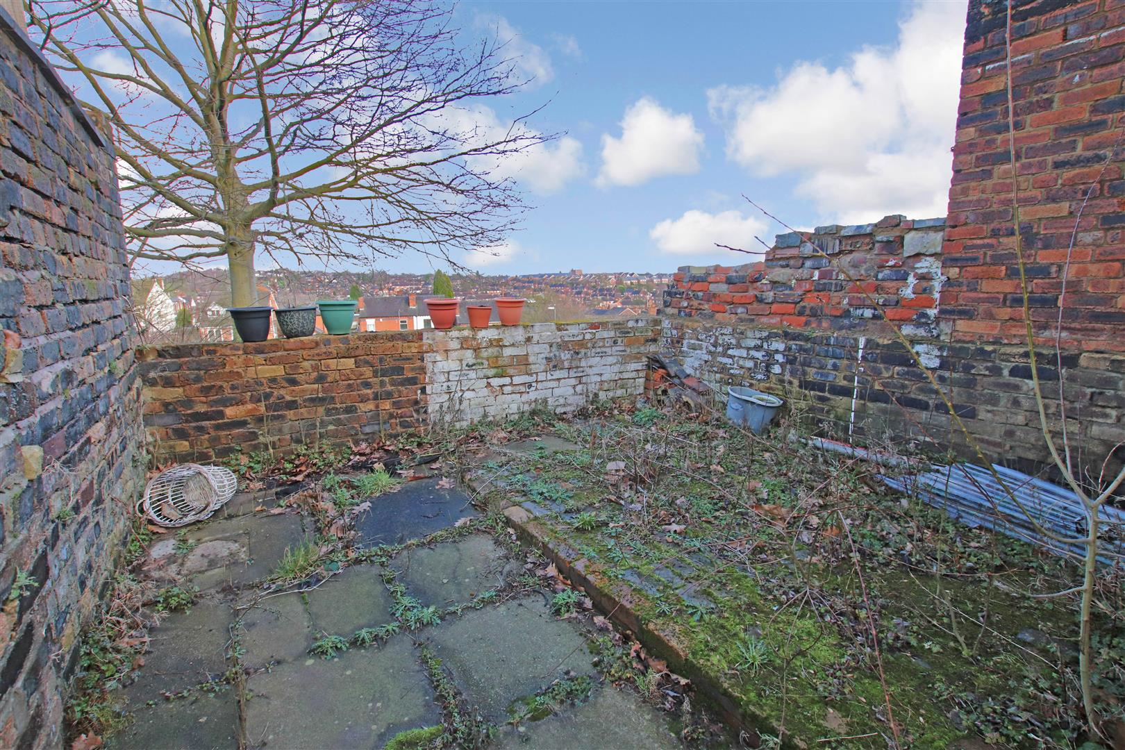 LANDSCAPED REAR YARD